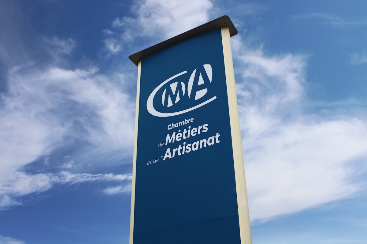 CMA, Chambre des Métiers et de l’Artisanat Enseigne totem publicitaire